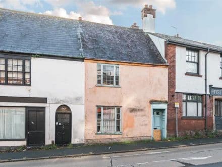89 Cowick Street - Exeter